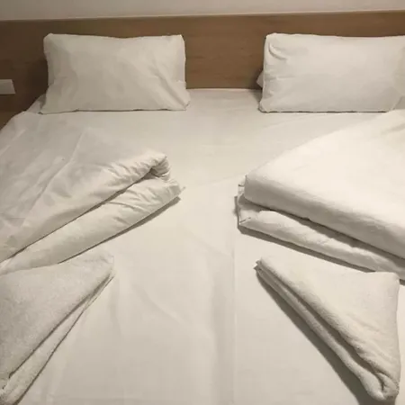 Spacious Holiday In 젤암제